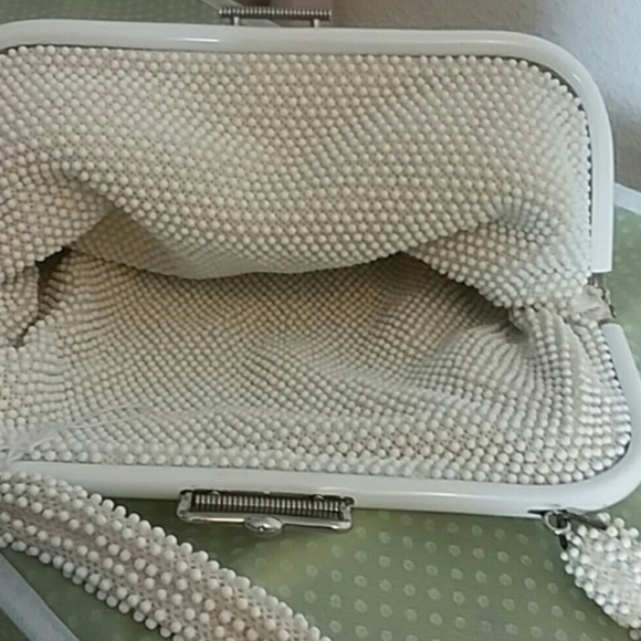 Vintage Beaded Handbag 1960's Cream and Gold Beaded Top Handle Bag Rever… - Picture 6 of 10